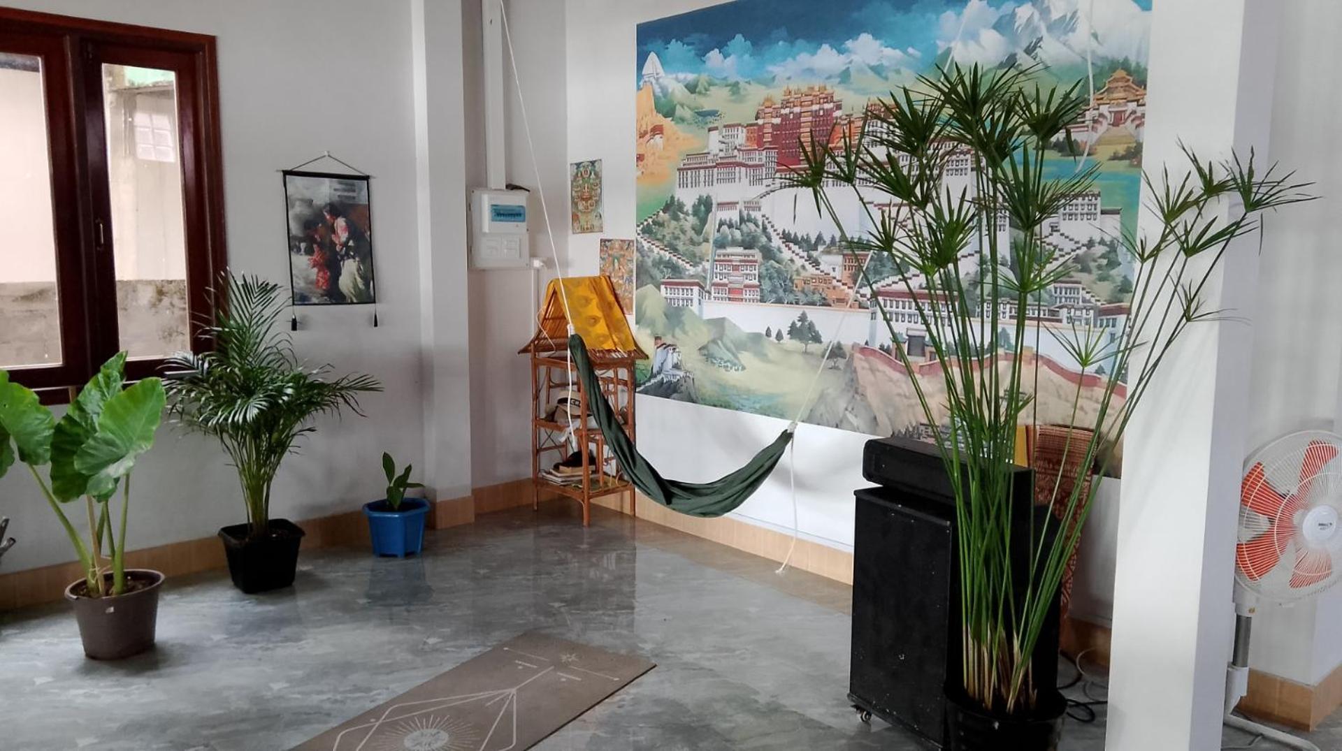 Tibet Restaurant And Hostel Nakasong Экстерьер фото